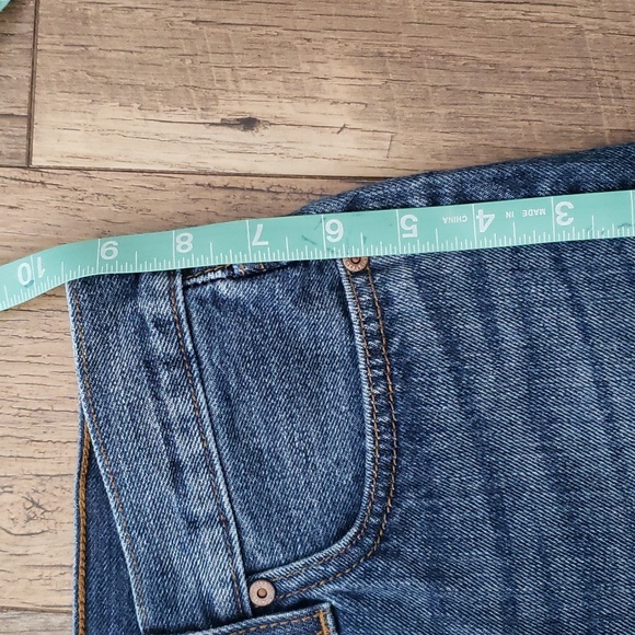 Levi's Women's Short Shorts - Picture 8 of 8